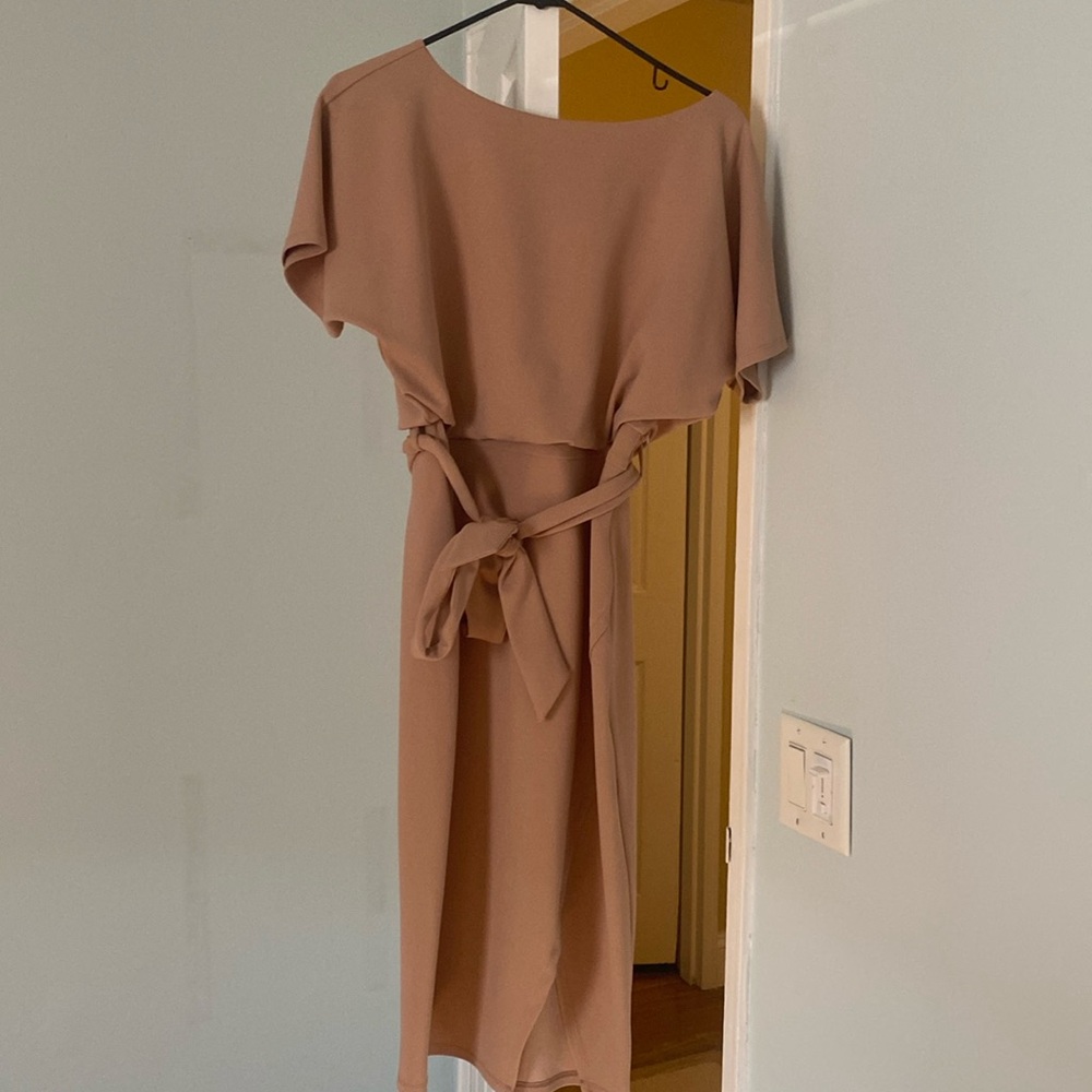 Women’s tan short sleeve dress